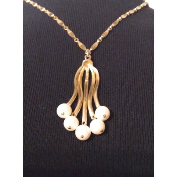Vintage Sarah Coventry Pendant Necklace Faux Pearls Goldtone Touch Of Elegance - Picture 2 of 8